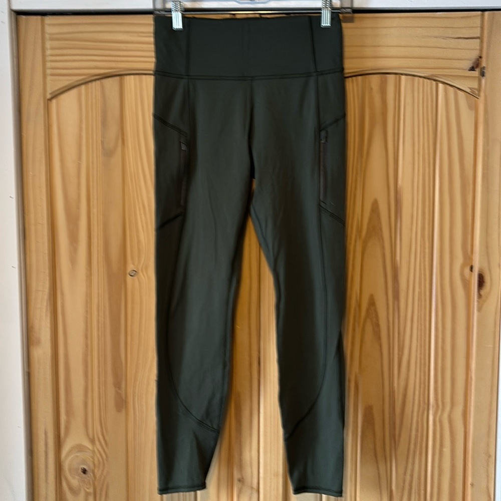 Athleta size 6 Rainier tights EUC